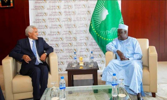 El presidente de la Comisión de la Unión Africana (UA), Mahamat Moussa Faki, recibió el martes en Addis Abeba al ministro saharaui de Asuntos Exteriores, Mohamed Sidati